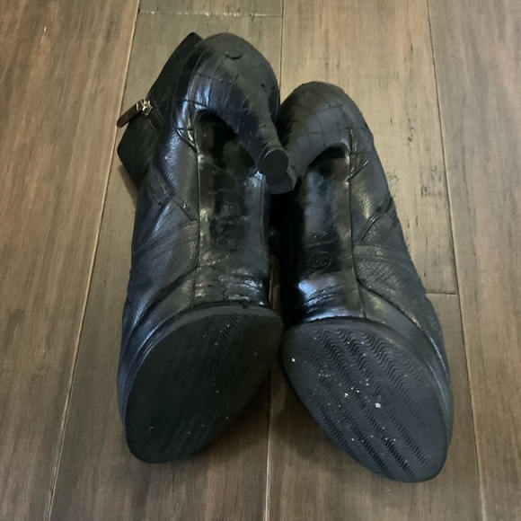 CHANEL Black Leather Platform Zip Bootie Size 38.5 G28644 - Picture 6 of 14